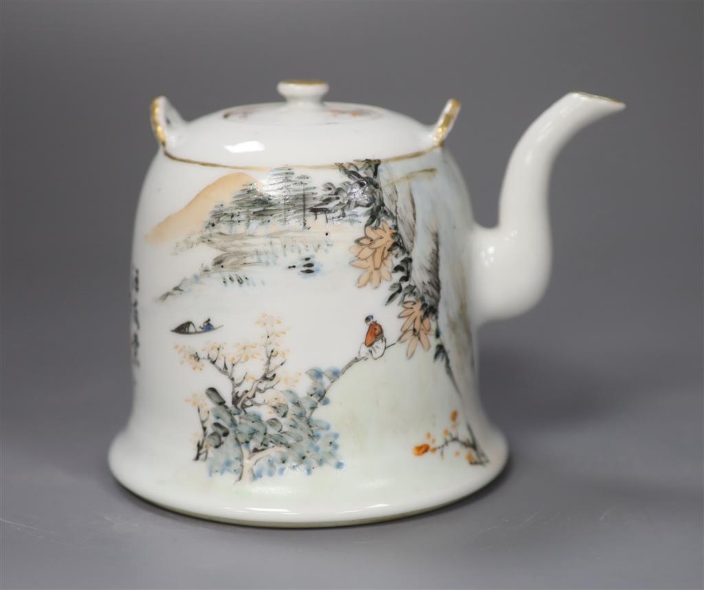 A Chinese enamelled porcelain bell-shaped teapot and cover, 12cm high